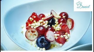 Mascarpone Joghurt mit Beeren und gepufter Quinoa [upl. by Zahara]