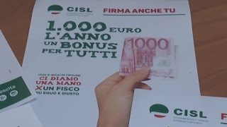 Napoli  La Cisl raccoglie firme per bonus di 1000 euro annuale 1 270315 [upl. by Donelson248]