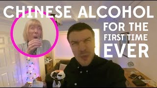 在中国十年的老外第一次让父母喝中国白酒 I let my parents try Chinese Alcohol for the First Time Ever [upl. by Amando]