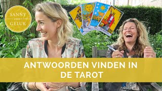 Tarotkaarten leggen Wat is het En hoe geeft het je antwoorden Sanny zoekt Geluk [upl. by Caryn]