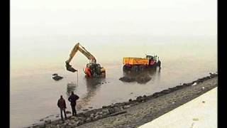 GPTV Grondverzetmachines vernield door Waddenzee [upl. by Schluter]