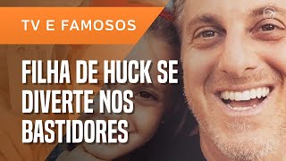 LUCIANO HUCK LEVA FILHA PARA GRAVAÇÃO DO CALDEIRÃO E ELA SE DIVERTE NOS BASTIDORES [upl. by Senecal]