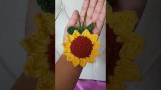 sunflower keyring crochet crochet crafttutorial shorts crochetflowerdesign crochetkeyring [upl. by Iahcedrom]