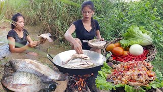 Survival in forest Catch and cook Fish for survival food Fish sour sweet cooking with spicy recipe [upl. by Katherine]