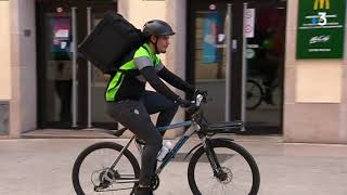 Uber Eats Deliveroo  à Dijon la livraison à vélo de repas est en plein boom [upl. by Ronald359]