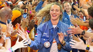 Femke Bol and Lieke Klaver dancing Links Rechts🕺🇳🇱 TeamNL and Snollebollekes in AMAZING PARTY 🎉😄 [upl. by Nylear]