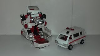 TRANSFORMERS More Than Meets The Eye Autobot Medic RATCHET Captionless Edition [upl. by Wally]