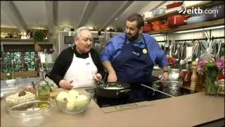 David De Jorge y Charo Zapiain preparan una tortilla de bacalao [upl. by Gris]