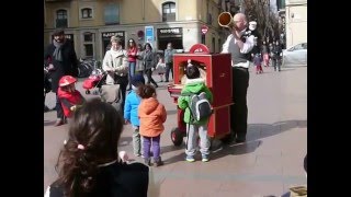 Singing Organ Grinder I dont work MondaysEl dilluns jo no treballe [upl. by Faunie]