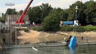 22082023  VN24  Arbeitsboot versinkt in der Ruhr  Bergung mit über 55 Meter Kranauslage [upl. by Helman]