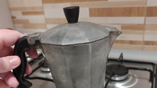 🇮🇹 How to Use an Italian Moka Pot  Coffee the Italian Way  Travel Life 2021 [upl. by Notsuoh928]