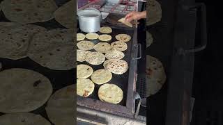 Tortillas de harina en Gorditas doña flor en Monterrey [upl. by Nassir]