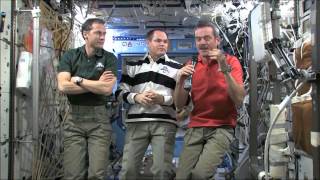 Chris Hadfield et ladaptation du corps à lapesanteur [upl. by Montagna]