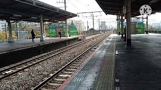 京葉線 新浦安駅 特急わかしお 9号 安房鴨川行 255系 通過 ミュージックホーン有り [upl. by Eetak]