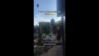 Postbode Siemen ziet een ballon 🤣🤣 TTmaikcruijff [upl. by Ennayelhsa]