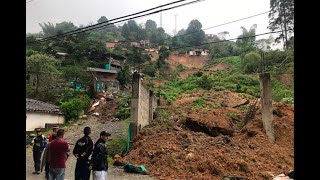 Impresionantes imágenes del derrumbe en el municipio de Caldas que arrasó con siete viviendas [upl. by Halland420]