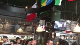 Brasileiros cantando evidências na gringa em vancouver Canadá [upl. by Cirderf]