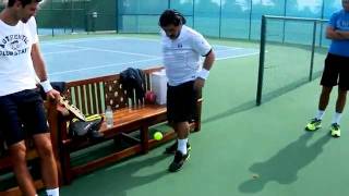 Maradona impresiona a Djokovic dominando pelota de tenis [upl. by Sharyl]