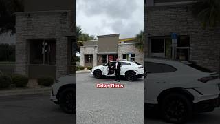 Carro de Luxo vs Carro Normal no Drive Thru shorts [upl. by Ennayoj]