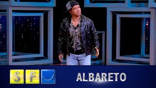 ¡Ni que fuera feo Albareto aún no entiende por qué lo discriminan  Sábados Felices [upl. by Strenta]