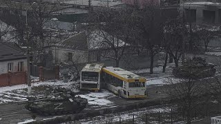 Ucraina Mariupol bombardata dal mare colpita una scuolarifugio [upl. by Boniface]