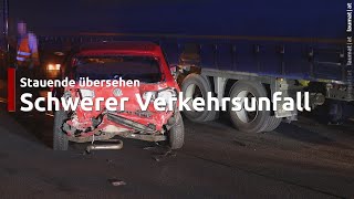 Stauende übersehen KleinLKW krachte auf Welser Autobahn bei WelsPuchberg in mehrere Fahrzeuge [upl. by Oiredised]