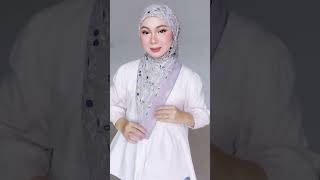 Segi empat hijab tutorial untuk kuliah atau kerja hijabstyle [upl. by Marlette701]