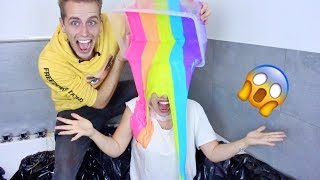 Ich schütte REGENBOGENSCHLEIM über BIBI 😱 I Julienco [upl. by Titania]