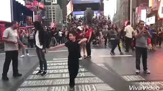 Ингуш танцует лезгинку в США на Манхеттене Lezginka in Times SquareNew York [upl. by Goldshell]