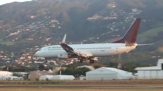 Air Madagascar Boeing 73786NWL 5REBA à St Denis de la Réunion RUN [upl. by Naillik]