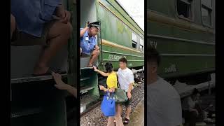 Larki nea q train chod diya shorts ytstudieo viralvideo trending [upl. by Cartan]