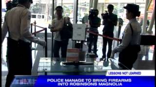 Guards scolded after cops bring guns inside mall [upl. by Arhaz]