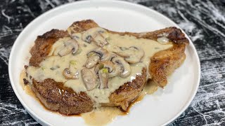 Une ENTRECÔTE juteuse avec une SAUCE CHAMPIGNONS bien crémeuse 🥩👩🏻‍🍳 [upl. by Madeleine]