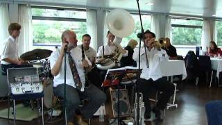 In einem kleinen Café in HernalsNew Orleans Dixielandband [upl. by Anahcra]