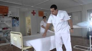 COMO HACER LA CAMA HOSPITALARIA MARCO ANTONIO [upl. by Alaham807]