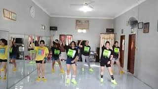 djadja remix zumba dance with zin susie and crew zumba TZS [upl. by Veator]