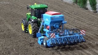 Modellbaumesse Leipzig 2014 ♦ Landwirtschaft Traktoren ♦ RC Tractors at work on a field Agriculture [upl. by Metzger]