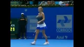 FUNNY Caroline Wozniacki pretending to be fingindo ser Serena Williams 09122012 [upl. by Annor459]