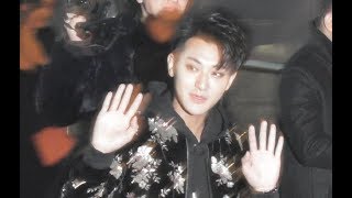 ZTAO Zitao 黄子韬 former EXO  Paris 27 february 2018 Fashion Week show Saint Laurent  février [upl. by Robinetta]