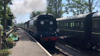 34072 ‘257 Squadron’ runs non stop through Herston Halt [upl. by Nahtnoj]