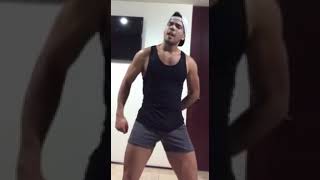 COLOMBIANO BAILANDO EL TAKI TAKI [upl. by Akilat206]