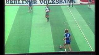 Fußball Hallenturnier Deutschlandhalle Berlin  Januar 1985 [upl. by Tirzah]