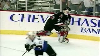 Best of Hasek Throws His Blocker at Bondra [upl. by Yelroc847]