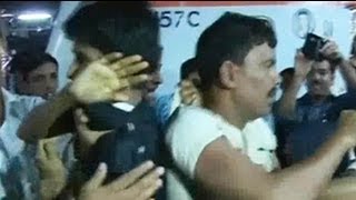 Men harassing girls beaten by Mumbai crowd given to cops [upl. by Manup]