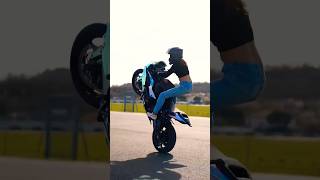 duft motorcycle superbikegirl stunt moto motogirl [upl. by Lunette248]