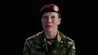 Het verhaal van Andrea  sinds 1999 drager van de rode baret [upl. by Dorren804]