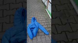 Glanznylon Steppjacke in den Altkleidercontainer geworfen Weg mit der Glanz Jacke [upl. by Winwaloe20]