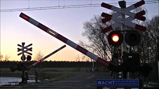 Spoorwegovergang Fluitenberg Stuifzand  Dutch railroad crossing [upl. by Cleo116]