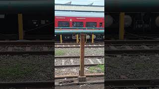 11077 Jhelum express with brand new lhb coaches arriving at bhopal railway station bhopal train [upl. by Arratal]