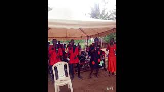 Confuser j acha vinywa wazi watu chumani akiimba na band yake [upl. by Foah746]